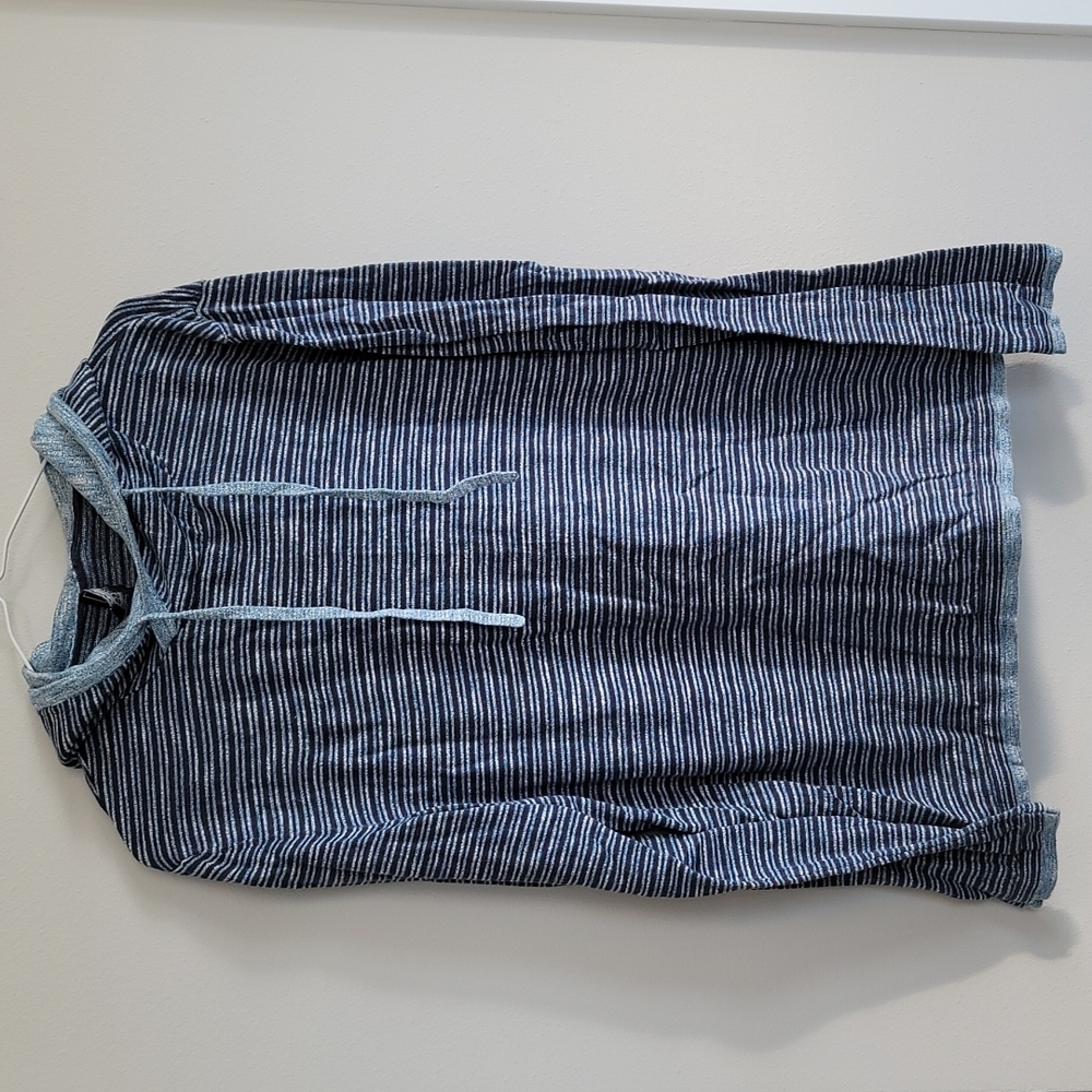Express hooded long sleeve top